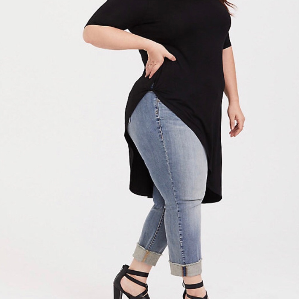 Torrid black asymmetrical side twist tunic tee - Picture 2 of 5